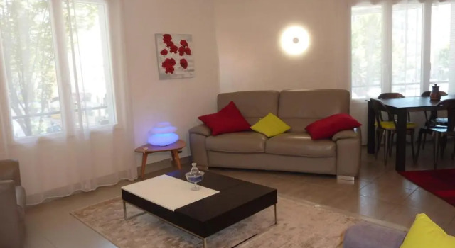 Superbe Appartement Parc Tête d'Or, 92 M2 , Parking, Rezerwuj Apartament Hotele w Rhône z parkingiem, Parking