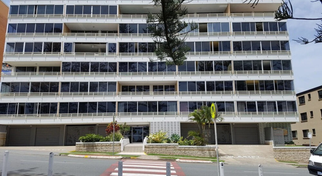 Point Break 2 Bedroom Apartment, Забронировать Апартаменты/квартира Отели Голд-Кост с парковкой, рядом с Аборигенский культурный центр и информационный офис Jellurgal, Парковка