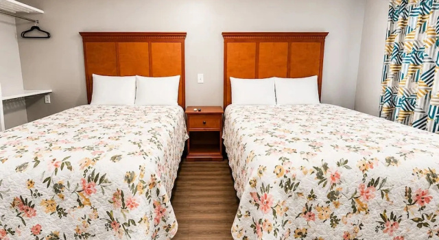 Шестиместный номер Standard Royal Gateway Motel
