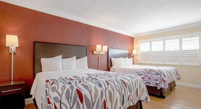 Люкс Red Roof Inn & Suites Monterey