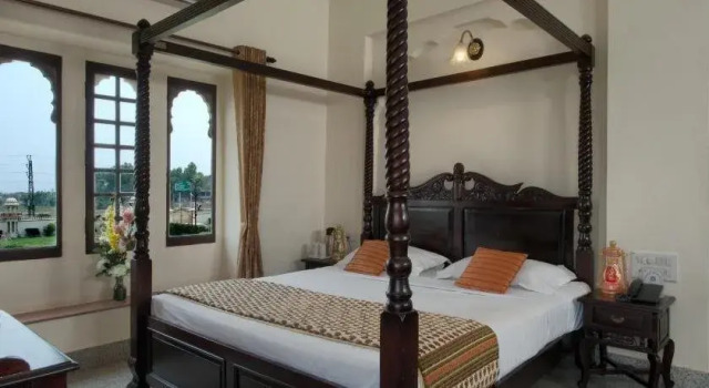 Rajvi Palace Hotel, Забронировать Отель Отели штата Раджастхана с парковкой, Парковка