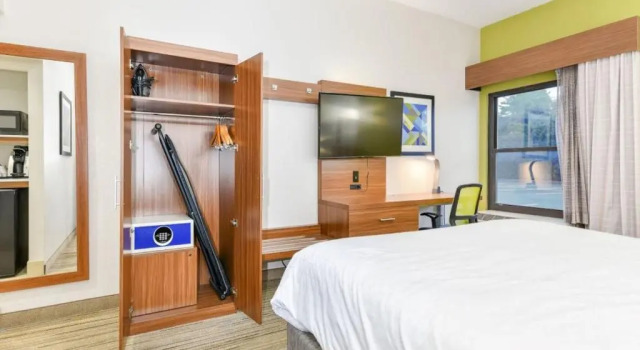 Run of House Holiday Inn Express Hotel & Suites Pigeon Forge by IHG