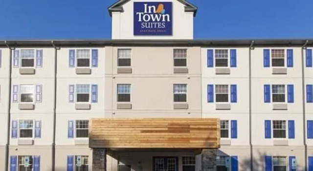 Crestwood Suites - Newport News, Varaa Hotelli Hotellit Minnesota pysäköinnillä, Pysäköinti
