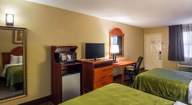 Четырёхместный номер Standard Quality Inn & Suites Garland - East Dallas