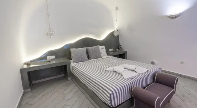 Santorini Fira Oasis, Забронировать Отель Тира Santorini Caldera, рядом с Музей досторического города Тира