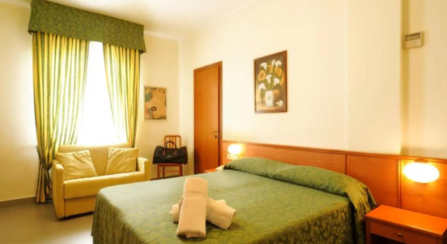 Трёхместный номер Standard Hotel Tritone