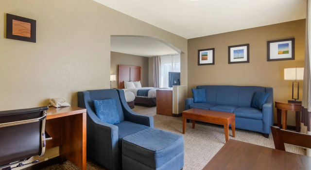 Четырёхместный люкс Comfort Inn & Suites Pittsburg KS
