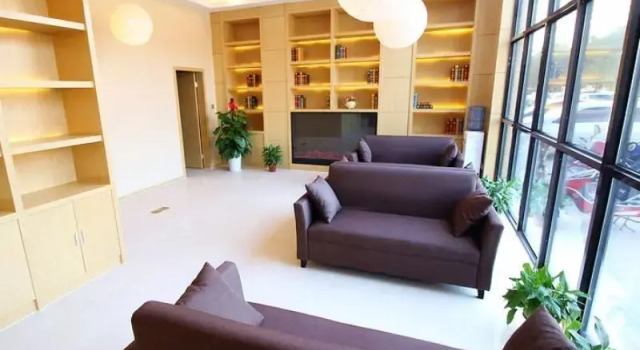GreenTree Inn Jiangsu Wuxi Huishan High-Speed Rail Qianzhou Chongwen Road Business Hotel, Reserva ahora Hotel Hoteles en Jiangsu con aparcamiento, Aparcamiento