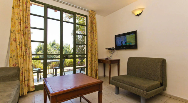 Shoresh Green Hills Family Suites Hotel, Book Hotel Shoresh Jerusalem District