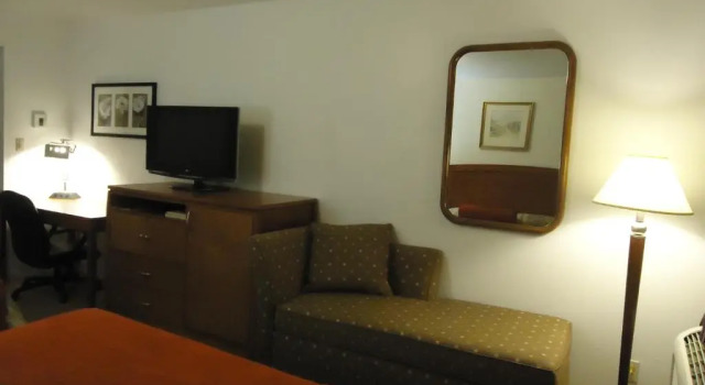 Трёхместный номер Deluxe Maple Inn and Suites Los Banos