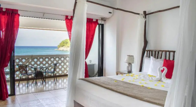 Двухместный номер Deluxe с балконом Sand and Tan Beach Hotel