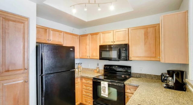 Апартаменты с 2 комнатами 12 Mi to Old Town: Condo w/ Pool & Balcony!