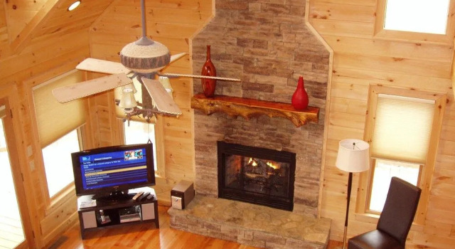 High Camp Nevaeh Cabin Rentals, Buchen Sie Ferienhaus Necowa Cove USA