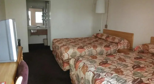 E-Z 8 Motel South Bay