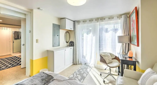 Cincinnati Basement Unit ~ 10 Mi to Downtown!, Buchen Sie Ferienwohnung Silverton. USA