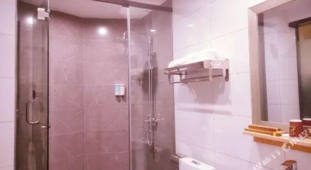 Borrman Hotel Xingyi Sports Center, Book Hotel Hotels in Qianxinan with Parking, Parking