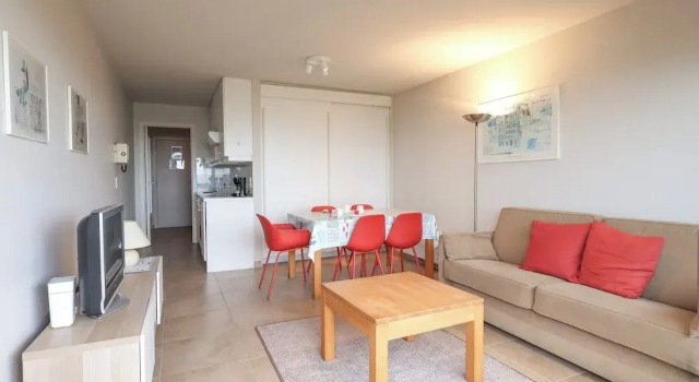 Apartment in Koksijde Near Sandy Beaches, Rezerwuj Apartament Hotele w Bruksela z parkingiem, Parking