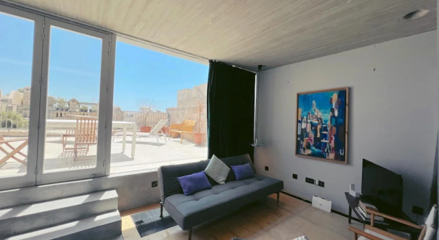 Spacious 1BR Penthouse With a Rooftop Terrace