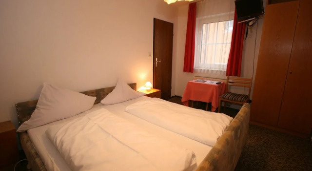 Gasthof zur Linde, Varaa Hotelli Hotellit Baijeri pysäköinnillä, Pysäköinti
