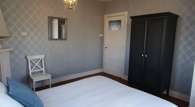 Spacious Farmhouse in Ijzendijke With Garden, Book Hotel IJzendijke 