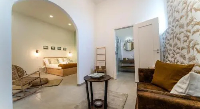 Flat 3 bedrooms 2 bathrooms - Naples, Забронировать Отель Неаполь - Центральный вокзал Неаполь, рядом с Церковь и монастырь Сан-Лоренцо-Маджоре
