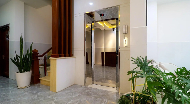 RedDoorz Luxury An Phu Dong Hotel