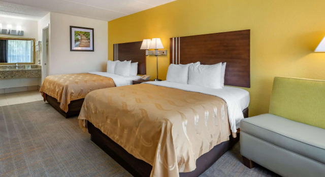 Четырёхместный номер Standard Quality Inn and Suites Palatka Riverfront