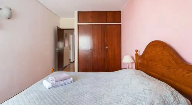 GuestRoom by Hoa-Space, Забронировать Хостел Хостелы Албуфейра, рядом с Church of Sant'Ana, Хостел