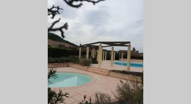 Charmante maison dans résidence avec piscine et tennis, Забронировать Отель Отели Вара с бассейном, Бассейн