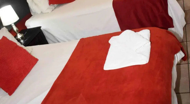 Трёхместный семейный номер Standard c 1 комнатой Gemstone Guest House