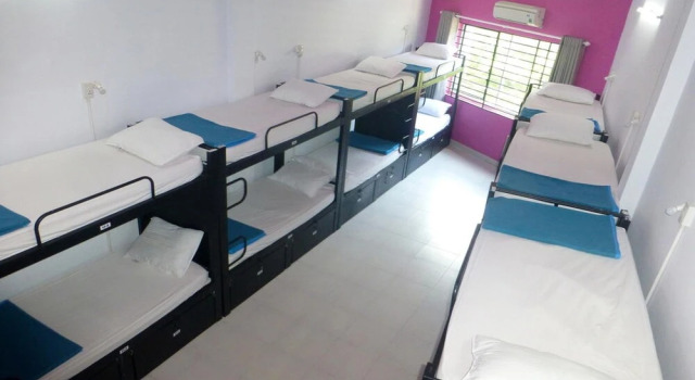 Кровать в общем номере с балконом Hangout Hostel HCM