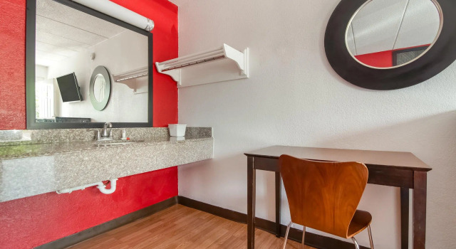 Двухместный номер Standard Days Inn & Suites by Wyndham Indianapolis Airport East