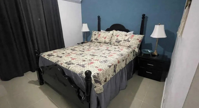 Apartamento Moderno y Confortable con piscina, Забронировать Апартаменты/квартира Сантьяго-де-лос-Кабальерос Сантьяго, рядом с Kaskada Park