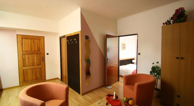 Hotel Hrazany, Rezerwuj Hotel Hotele w Píkovice z basenem, Basen