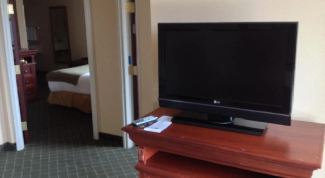 Четырёхместный номер Standard Magnuson Hotel Commerce
