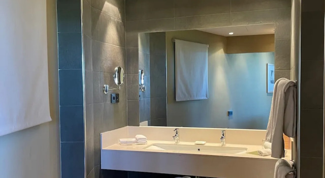 Люкс с балконом Hotel Mas La Boella