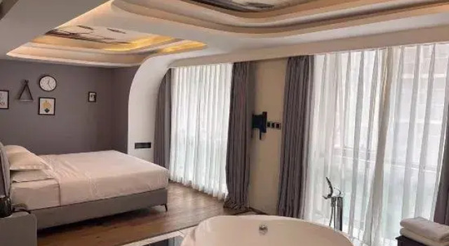 Полулюкс Rezen Minwoo Hotel (Twin Towers Global Center)