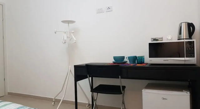 Private Bed and Bathroom in Netanya, Забронировать Отель Отели Натания с парковкой, Парковка