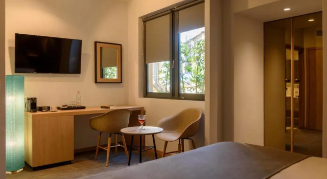 Номер Deluxe Fos DownTown Suites