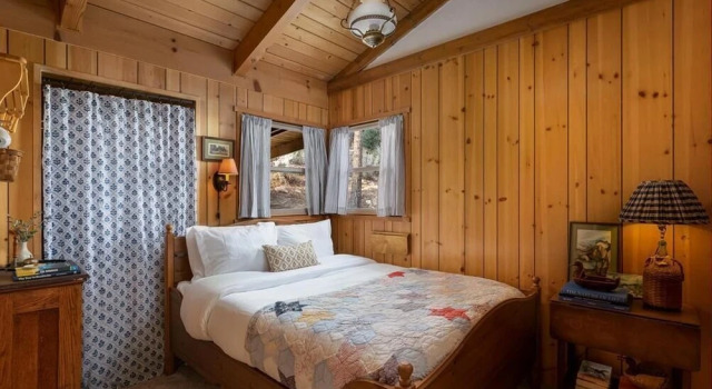 056 - Beaumont Hideaway, Забронировать Отель Отели в центре Биг-Бэар-Сити, в центре