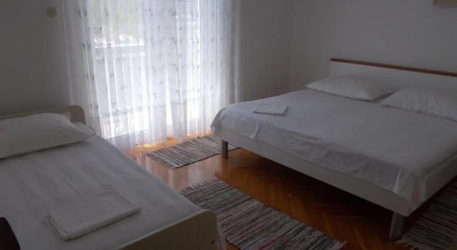 Apartments Belas, Rezerwuj Apartament Hotele w Split-Dalmatia County z parkingiem, Parking