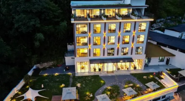 Enshi Jiujiu Homestay (Grand Canyon Tourist Center Store), Prenota Hotel Hotel a Enshi Prefecture con piscina, Piscina