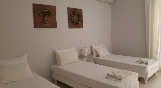 Трёхместный номер Standard с балконом Scheria Hotel