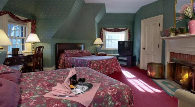 Шестиместный номер Deluxe Stonehurst Manor Breakfast & Dinner Included