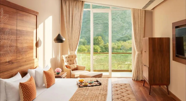 Двухместный номер Deluxe с балконом и с видом на сад Taj Aravali Resort & Spa Udaipur