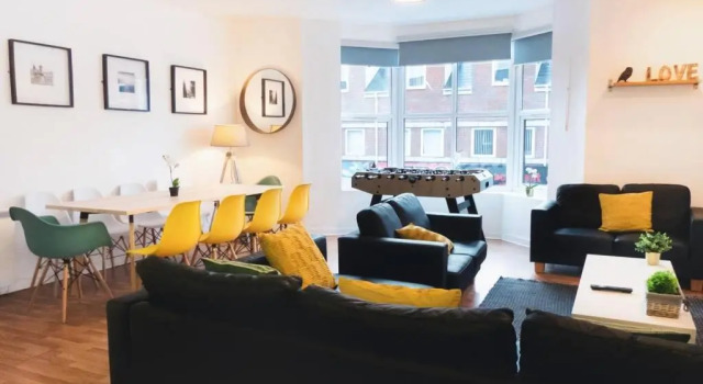 Коттедж с 6 комнатами Block of apartments for up to 24 people by centre!