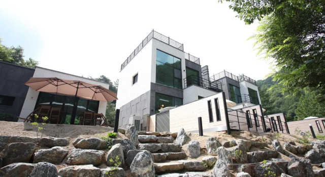 Yeongwol Hieori Pension, Rezerwuj Hotel Hotele w Gangwon-Do z parkingiem, Parking