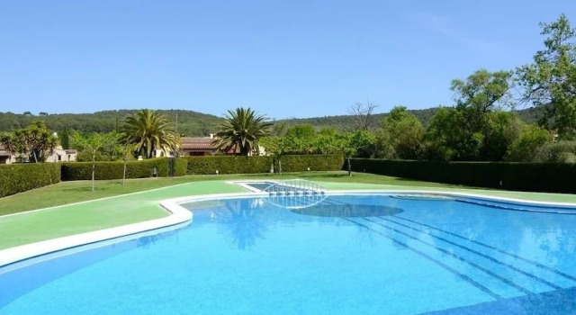 Casa con jardín y parking exterior cerca del mar, Забронировать Отель Отели Baix Empordà 3 звезды, 3*
