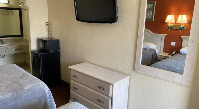 Четырёхместный номер Standard Bayview Motel