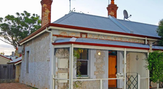 Art on Attfield - cute heritage 1 bedroom stone cottage, Book Vacation Home Villas in Perth, Villa